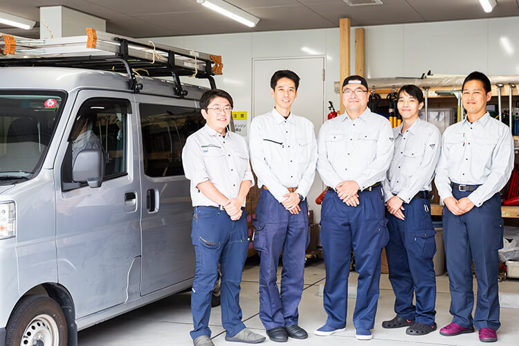 職場は雰囲気が明るく、チームワークで助け合いながら働ける環境！幅広い知識とスキルを身につけられます。